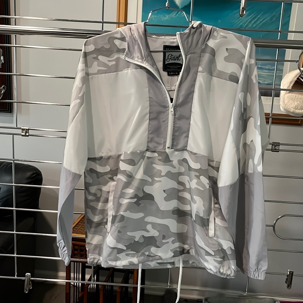 Mens CAMO windbreaker size Med